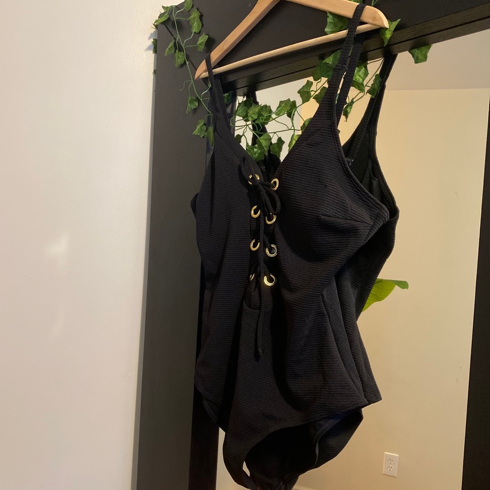 Primark women’s one piece swimsuit NWT